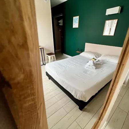 Saint Hotel